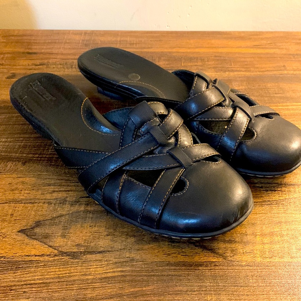 Born Black Closed Toe Sandal Size 10
